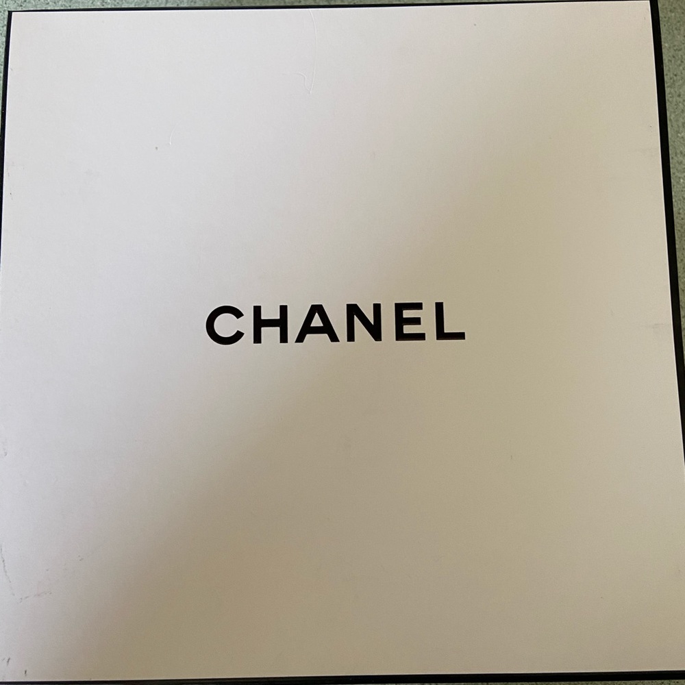 Chanel gift box